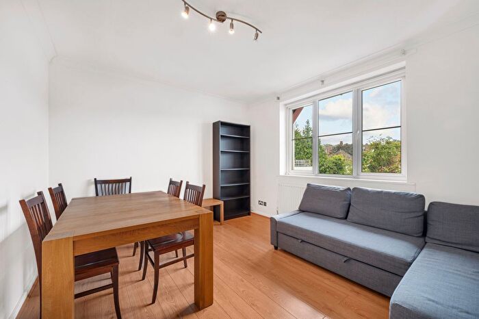 3 Bedroom Flat To Rent In Gladebury Court, (B) Alwyne Road, Wimbledon, SW19