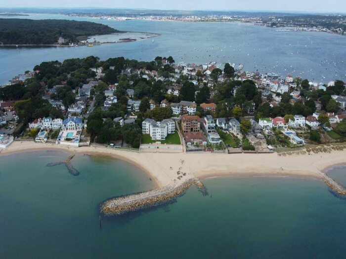 2 Bedroom Flat To Rent In - Banks Road, Poole, BH13