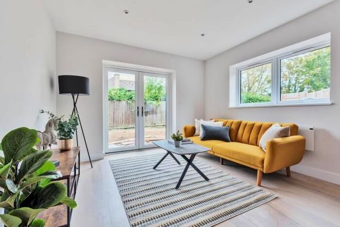 2 Bedroom Flat To Rent In Botley, Oxford, OX2