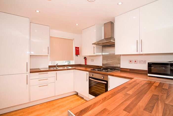 2 Bedroom Flat To Rent In - Kew Bridge Road, Brentford, TW8