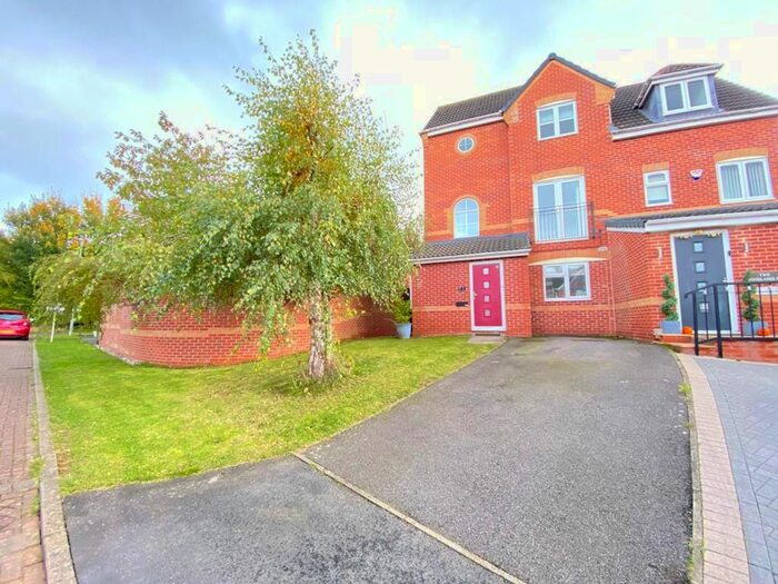4 Bedroom Detached House To Rent In Woodlands Court, Oadby, LE2