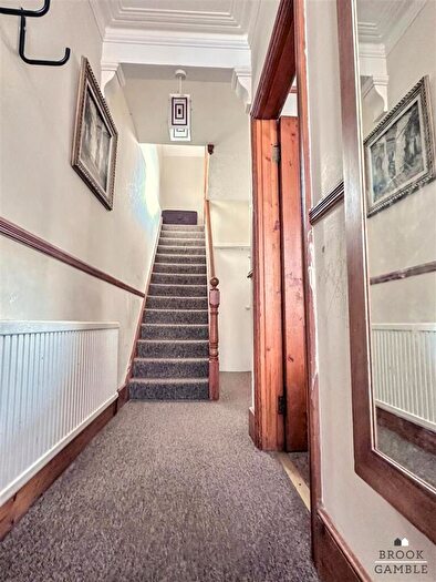 2 Bedroom Flat For Sale In Gore Park Road, Eastbourne, BN21
