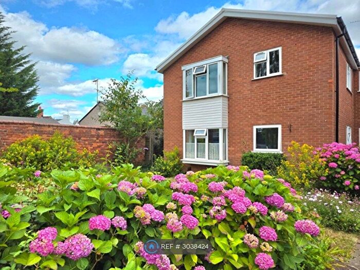2 Bedroom Maisonette To Rent In Whites Row, Kenilworth, CV8