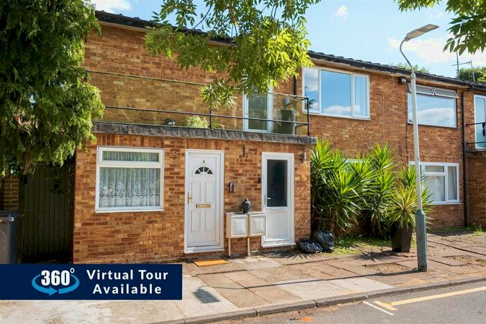 2 Bedroom Maisonette To Rent In Swains Close, West Drayton, UB7