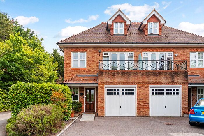 3 Bedroom Semi-Detached House For Sale In Dorney Wood Road Burnham, Buckinghamshire, SL1