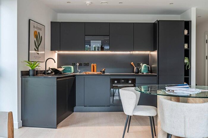 2 Bedroom Flat To Rent In East Qrtr, Limehouse, London, E14