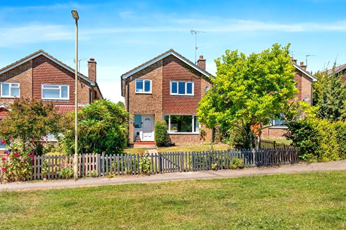 4 Bedroom Detached House For Sale In Brandon Close, Alton, GU34