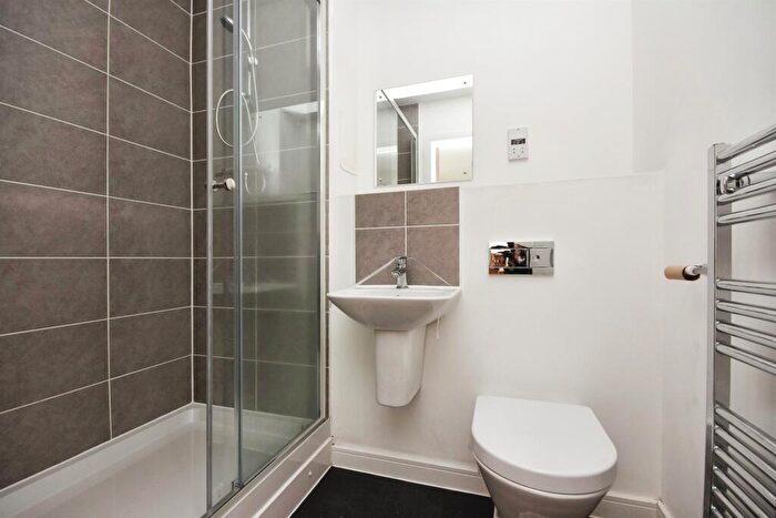 2 Bedroom Flat For Sale In Cunard Square, Chelmsford, CM1