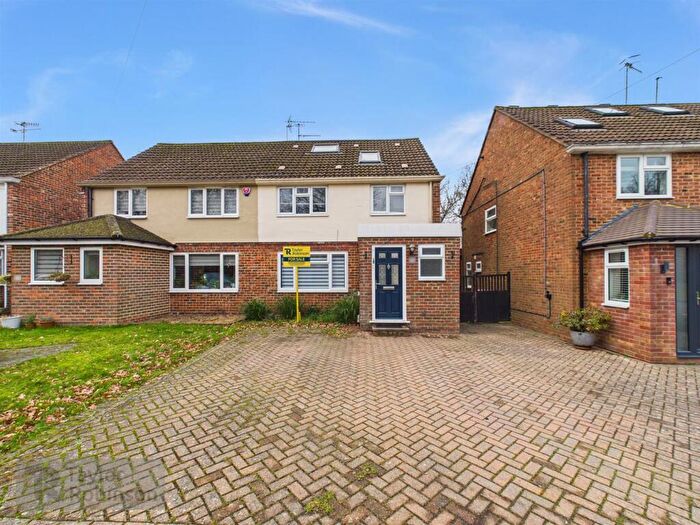 4 Bedroom Semi Detached House For Sale In Crossways, Three Bridges, Crawley, RH10