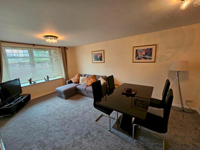 2 Bedroom Flat To Rent In Queen's Avenue, West End, Aberdeen, AB15