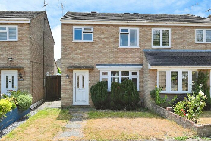 3 Bedroom Semi-Detached House For Sale In Champions Green, Hoddesdon, EN11