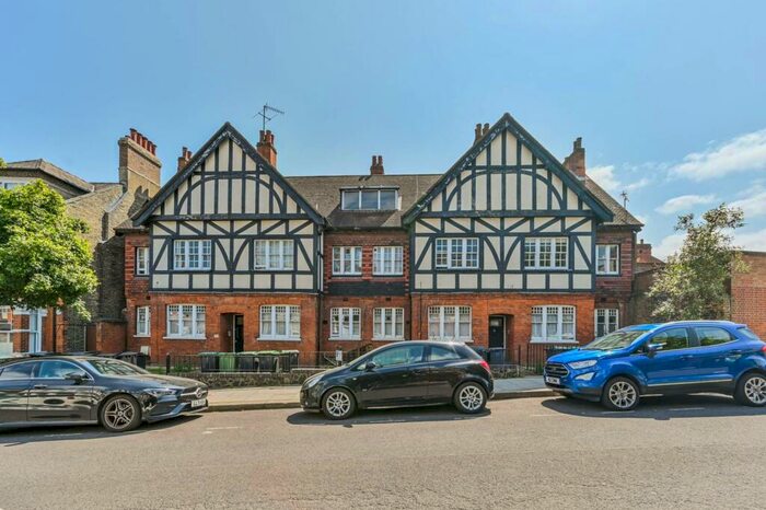 2 Bedroom Flat To Rent In Glebe Road, Hornsey, London, N8