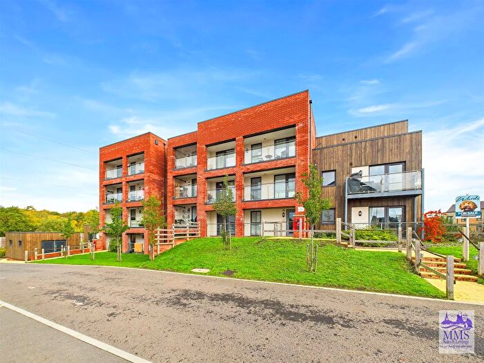 2 Bedroom Flat For Sale In Heath Wood Drive, Maidstone, ME14