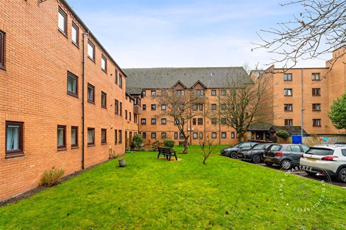 2 Bedroom Flat For Sale In Wordsworth Avenue, Roath, Cardiff, CF24