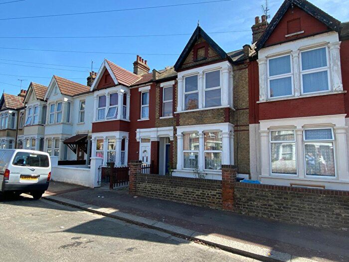 1 Bedroom Flat To Rent In Richmond Street, Southend. Online Enquiries Only, SS2