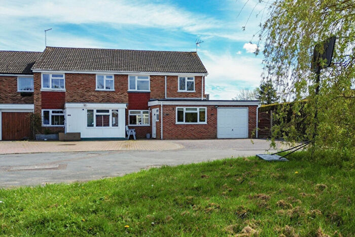 4 Bedroom End Of Terrace House For Sale In Finians Field, Horsham, RH13