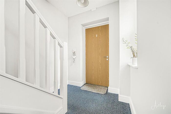 3 Bedroom Apartment For Sale In Bayview, Overland Road, Mumbles, Swansea, City And County Of Swansea., SA3
