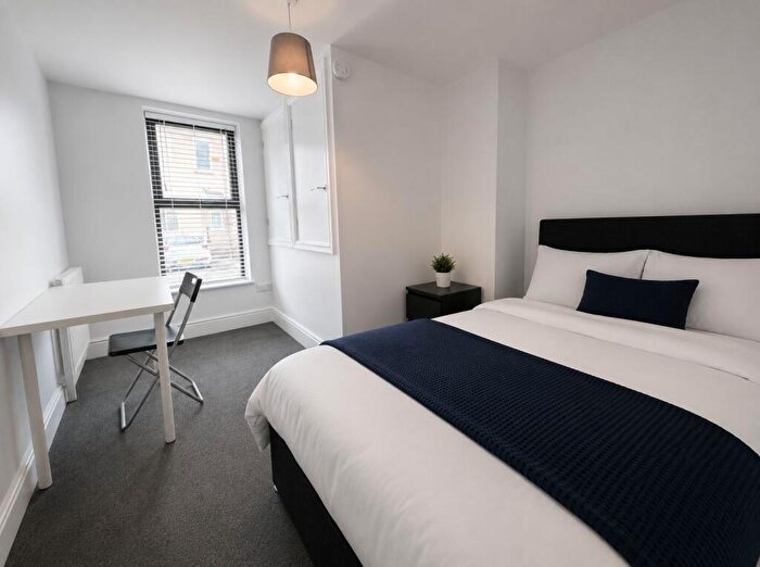 3 Bedroom Apartment To Rent In Flat Millicent Road, West Bridgford, Nottingham, NG2