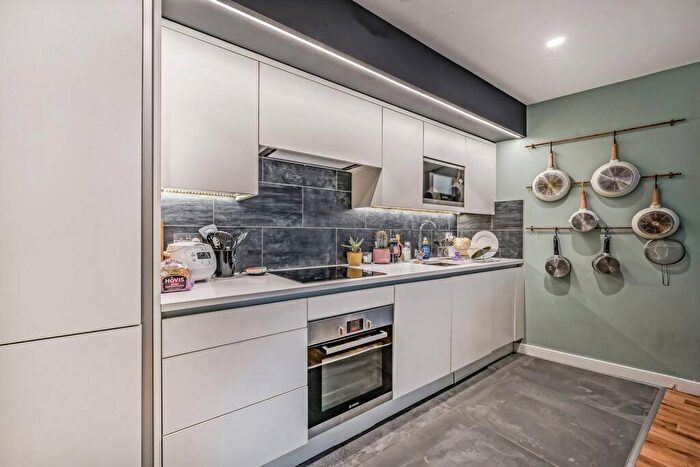 2 Bedroom Flat For Sale In Andre Street, Hackney, London, E8
