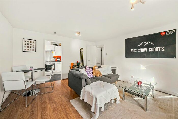 1 Bedroom Flat To Rent In Alwyn Gardens, Hendon, NW4