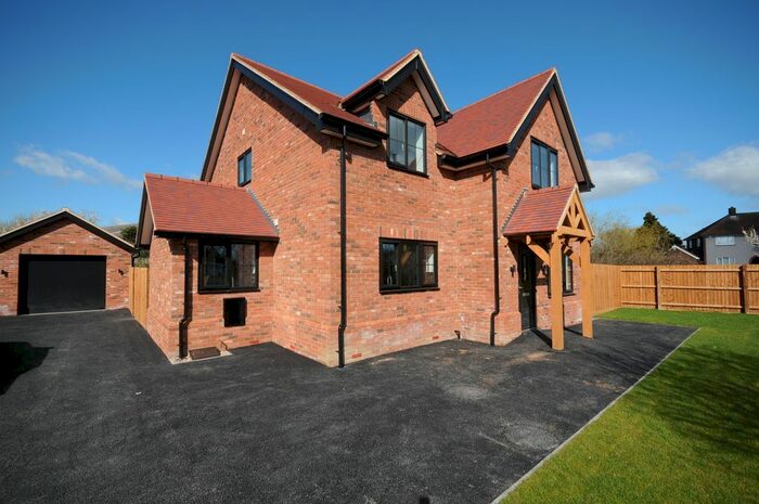 4 Bedroom Detached House To Rent In Nevendon Road, Wickford, Essex SS12