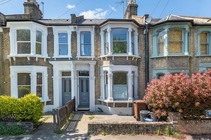 1 Bedroom Flat To Rent In Roding Road, Clapton, Hackney, E5