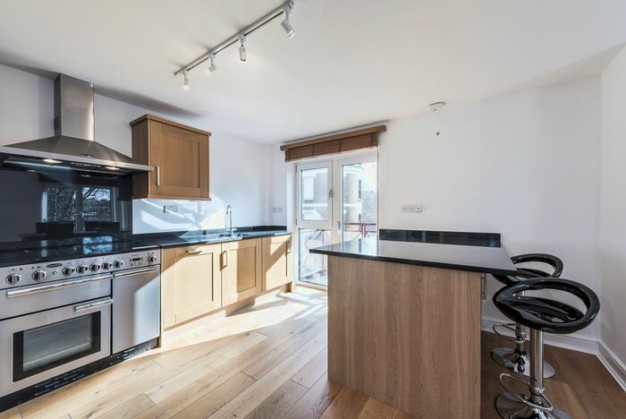 2 Bedroom Flat To Rent In Mill Street, London, SE1