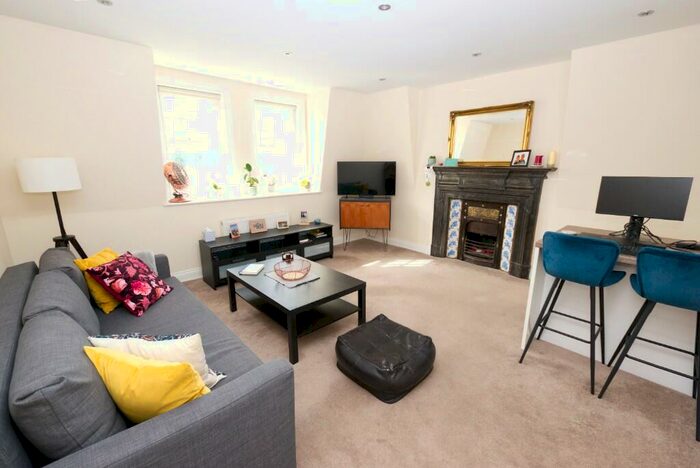 2 Bedroom Flat To Rent In Kings Gardens, Hove, East Sussex, BN3