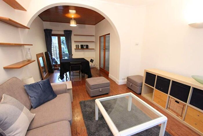 3 Bedroom Terraced House To Rent In Bawtry Road, London, N20