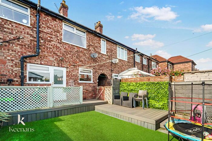 3 Bedroom Terraced House For Sale In Cemetery Road South, Swinton, Manchester, M27