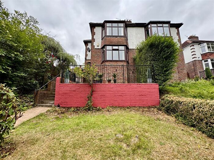 3 Bedroom Semi-Detached House For Sale In Somerset Road, Almondbury, Huddersfield, HD5
