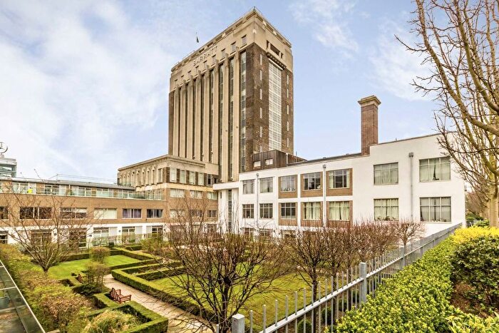 1 Bedroom Flat To Rent In Great West Road, Brentford, TW8