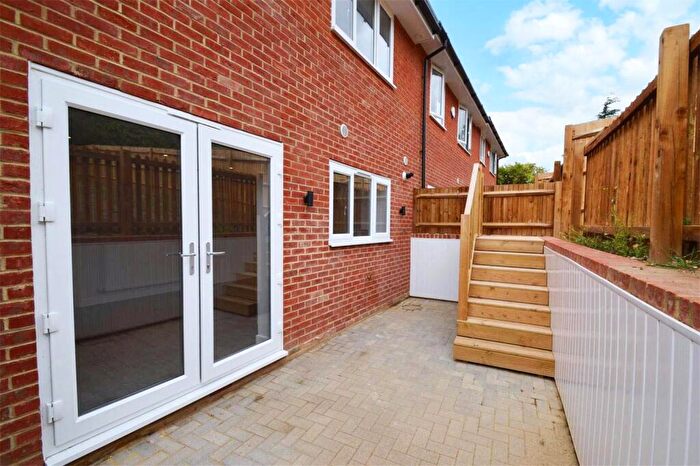 5 Bedroom Terraced House For Sale In Poplar Road, Rochester, ME2