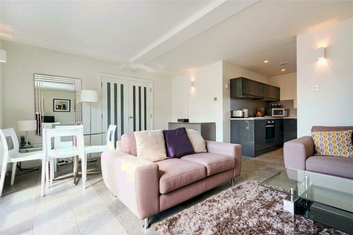 2 Bedroom Apartment To Rent In Great Sutton Street, London, EC1V