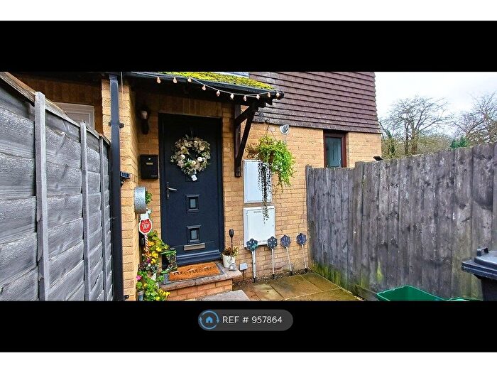 2 Bedroom Terraced House To Rent In Willow Tree Glade, Reading, RG31