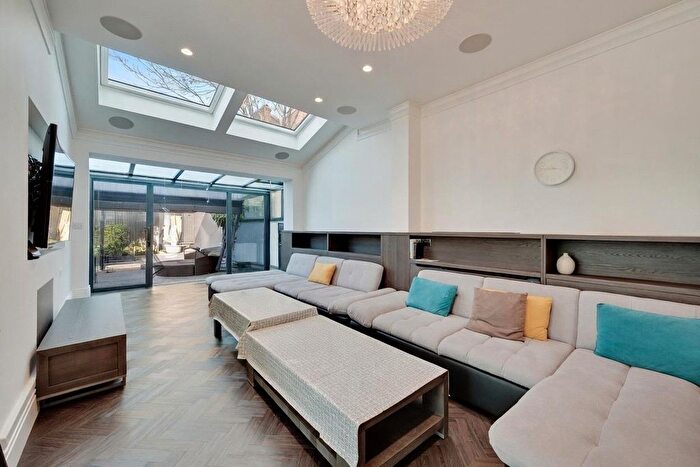 4 Bedroom Detached House For Sale In Belton Road, London, NW2
