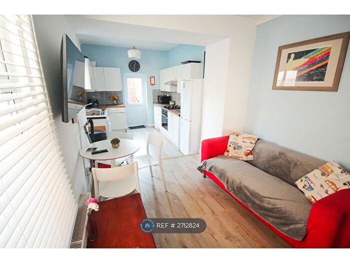 5 Bedroom Terraced House To Rent In Francis Avenue, Southsea, PO4