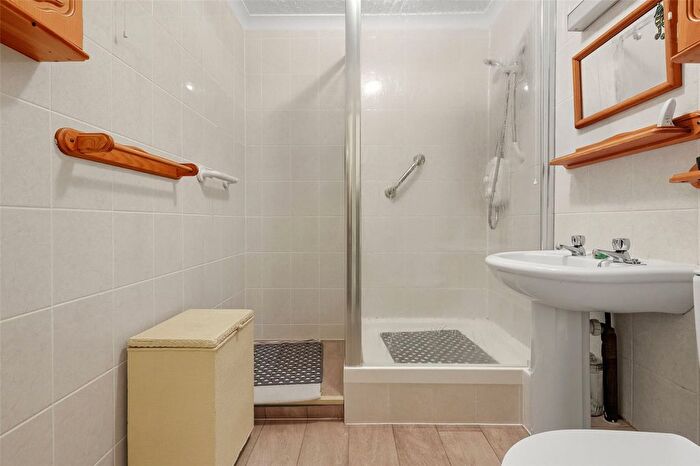 1 Bedroom Flat For Sale In High Street, Great Wakering, Southend-On-Sea, Essex, SS3