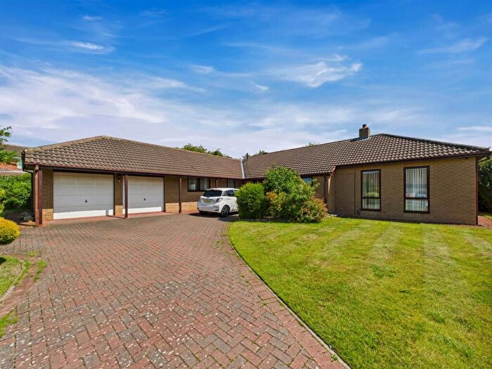4 Bedroom Detached House For Sale In Tolls Close, Whitley Bay, NE25