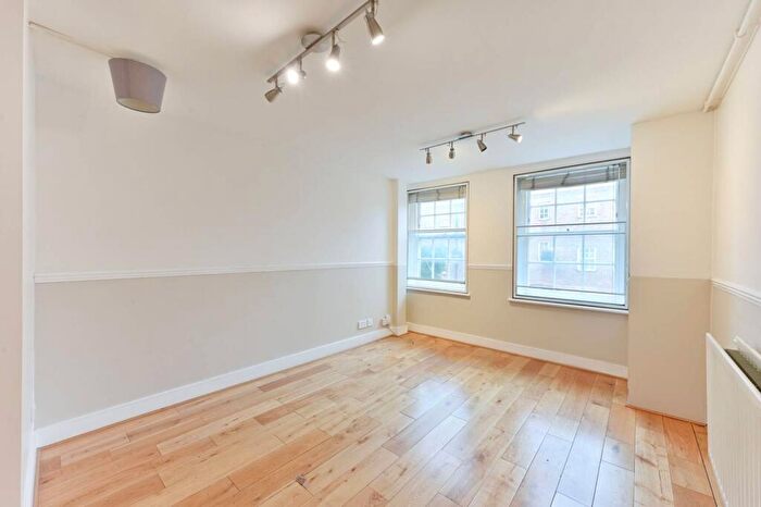 1 Bedroom Flat To Rent In High Street, Hampton Wick, Kingston Upon Thames, KT1