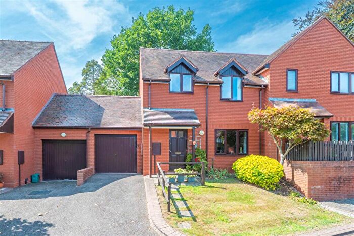 3 Bedroom Town House For Sale In Yew Tree Gardens, Henley-In-Arden, B95