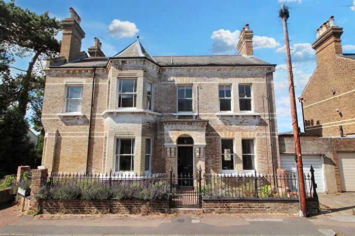 6 Bedroom Detached House For Sale In The Mount, Reading, RG1