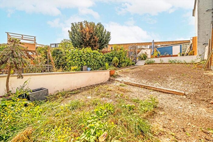 1 Bedroom Flat For Sale In Devonshire Road, Honor Oak, SE23