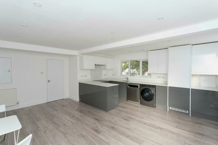 2 Bedroom Apartment To Rent In The Square, Marlowes, Hemel Hempstead, Hertfordshire, HP1