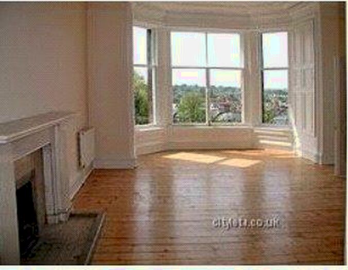 3 Bedroom Apartment To Rent In Claremont Crescent, Edinburgh, EH7