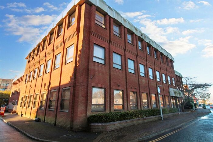 2 Bedroom Flat To Rent In White Lion Close, East Grinstead, West Sussex, RH19