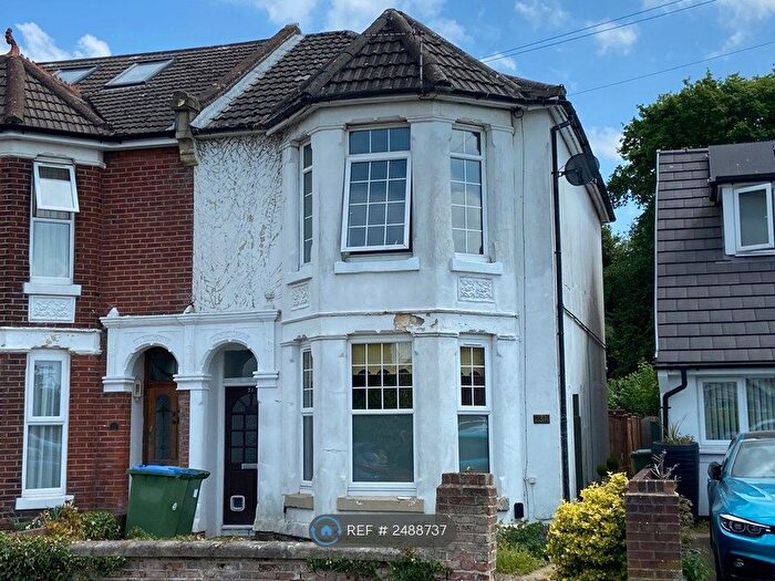 2 Bedroom Maisonette To Rent In Hillside Avenue, Southampton, SO18