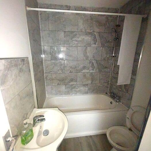 1 Bedroom Flat To Rent In Lower Road, Sutton, SM1