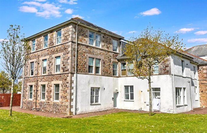 2 Bedroom Flat For Sale In Gweal Pawl, Redruth, TR15