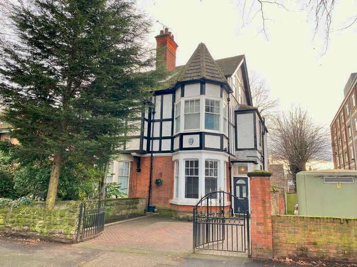 5 Bedroom Semi-Detached House To Rent In Tavistock Drive, Mapperley Park, NG3